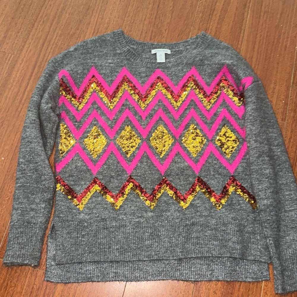 This sweater keeps you very warm and matches with anything if you really try ❤️